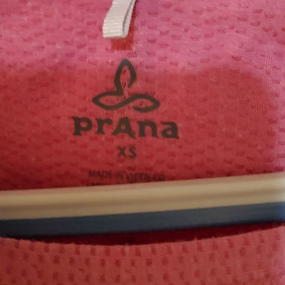 Prana Workout Top.   XS      LTOP173 - Picture 2 of 5